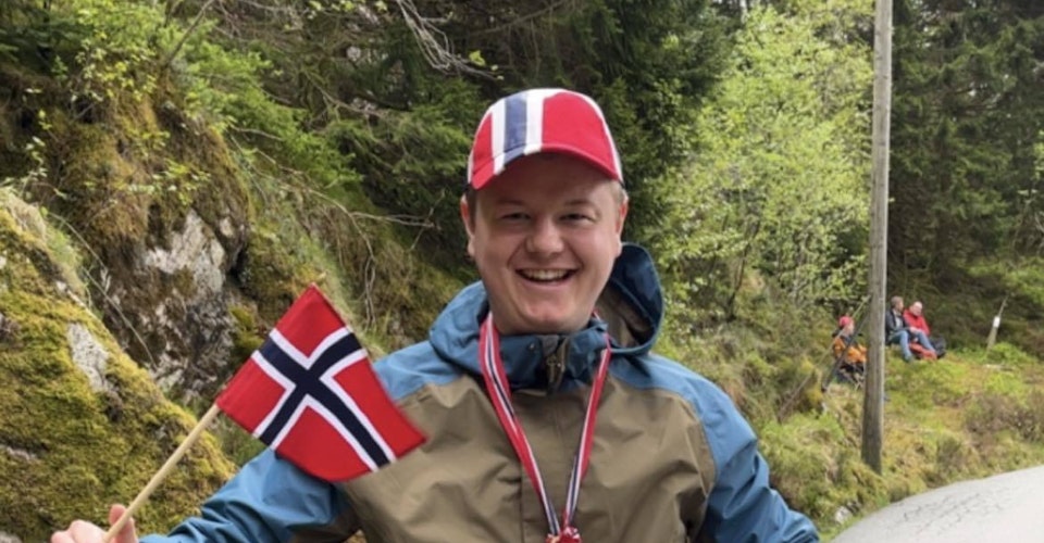 På fritiden er Johnsen en sportsinteressert type. Her fra fjorårets 1.etappe i sykkelrittet Tour of Norway.